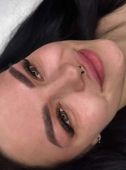 Elegante Augenbrauen für einen ausdrucksstarken Look