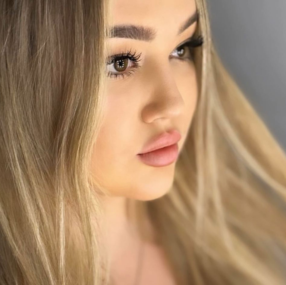 Emilia - Cosmetic Artist